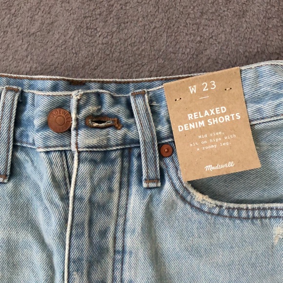 Madewell Relaxed Denim Shorts in Cedarcroft Wash 23 Light Blue - Picture 4 of 13